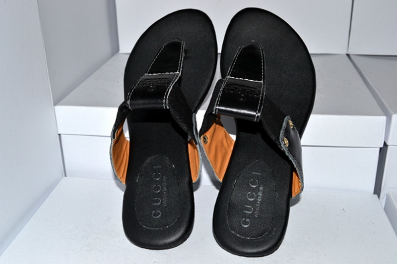 Gucci Slippers Woman--226